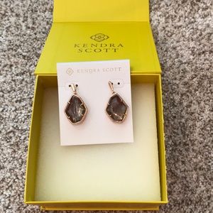 Brand new never worn Kendra Scott earrings